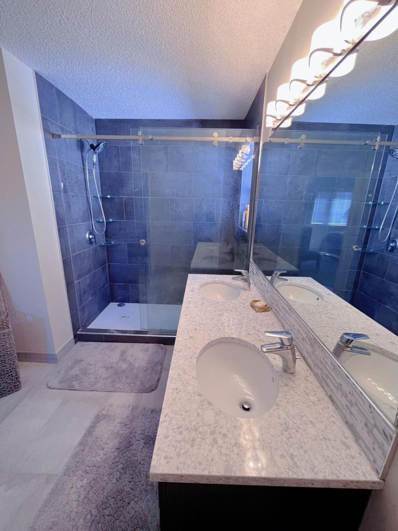 Best Garden House&3 Mins Bus Station Close C-Train&Free Parking Κάλγκαρι Δωμάτιο φωτογραφία